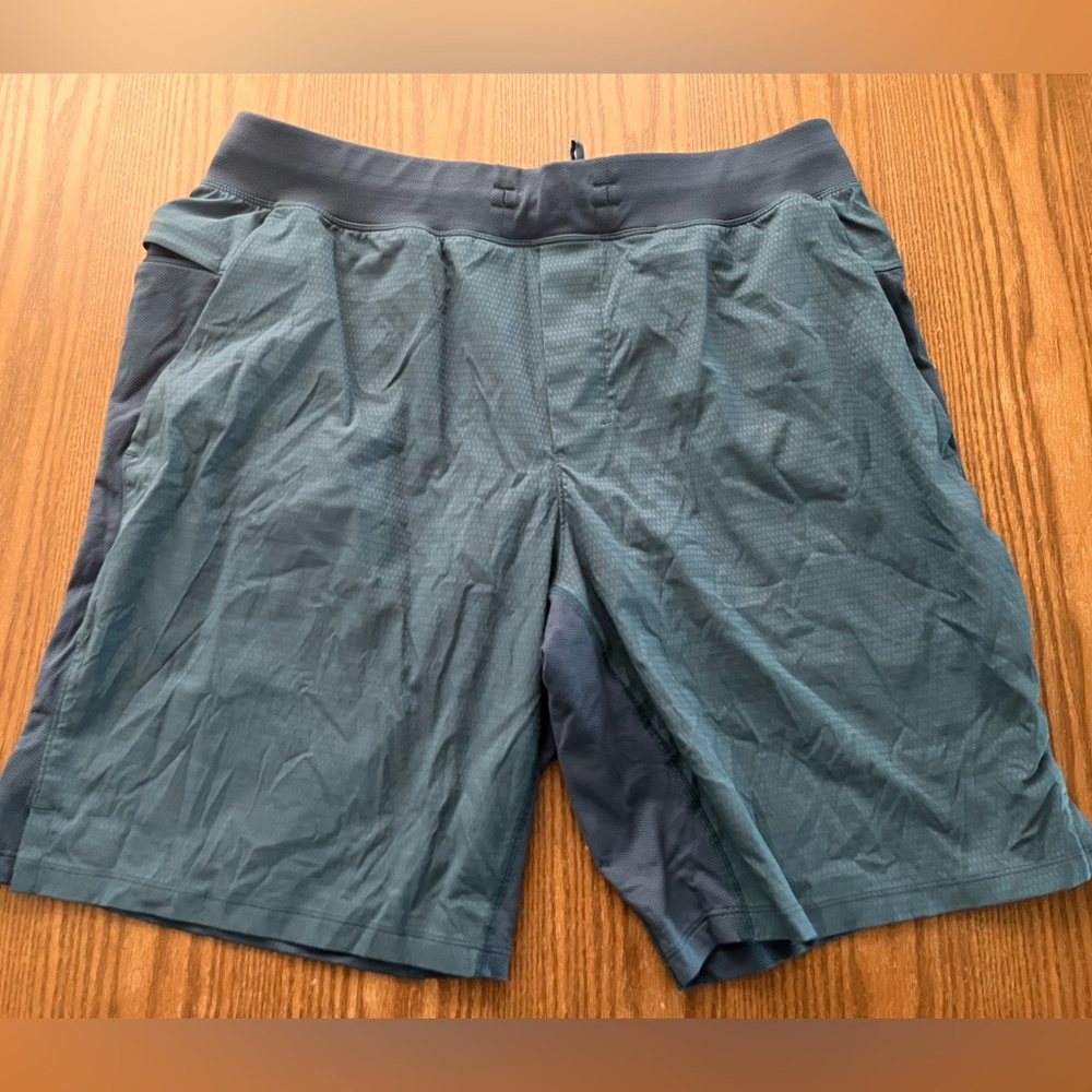 Men's Lululemon Blue Athletic Shorts size XL